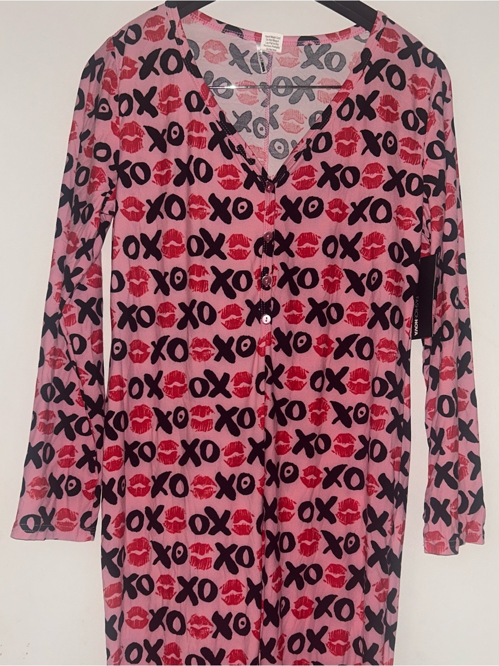 Fashion Nova NWT XO & Kiss Print Pink Onesie pajama size L